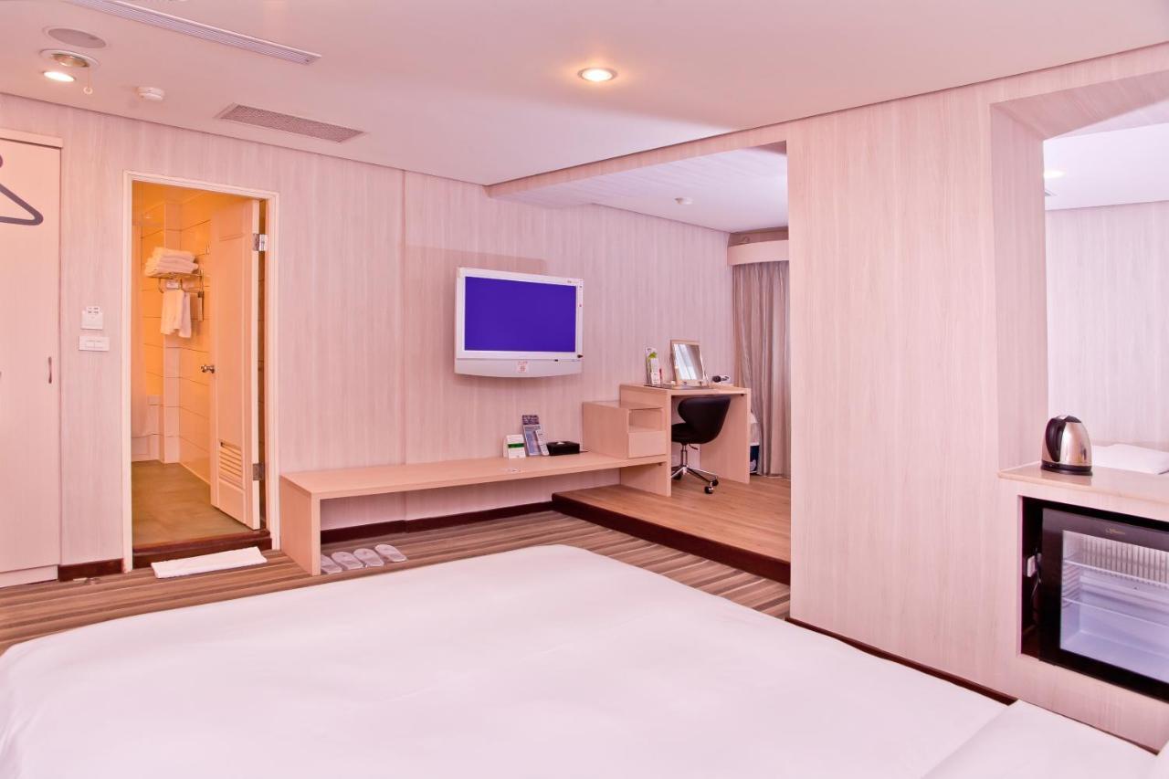 Deluxe Family Room
